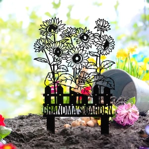Custom Sunflower Garden Stake, Personalized Garden Name Sign, Sunflower Garden Art, Grandma Garden Decor, New Home Gift, Sunflower Lover