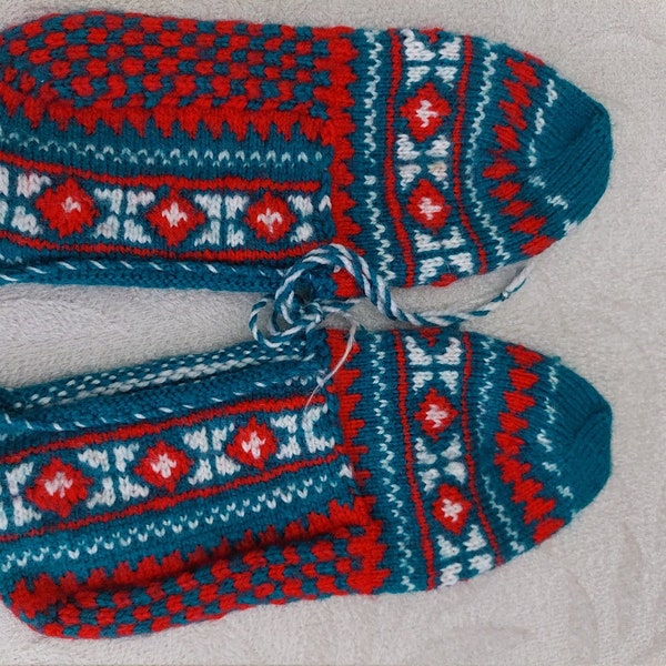 Hand-knitted Slippers Decorated with Folkloric Patterns, Blue Red White Desing Patik, Folkloric Patterns House Shoes, Warm Winter Socks