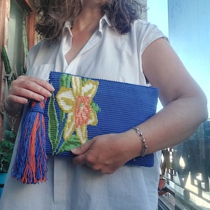 Sac à main Wayuu double face jaune jonquille et bleu indigo brodé de perles de rocaille en verre colorées