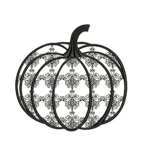 Pode incluir: Esboço preto e branco de uma abóbora com um padrão decorativo. A abóbora é um símbolo tradicional do outono e do Halloween.