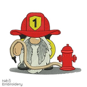 Può includere: Un gnomo pompiere rosso e giallo che tiene un tubo collegato a un idrante rosso. Lo gnomo indossa un cappello da pompiere rosso con uno scudo giallo su cui è scritto "1".