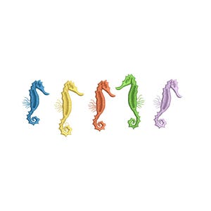 Può includere: Cinque cavallucci marini ricamati in fila, ognuno di un colore diverso: blu, giallo, arancione, verde e viola.