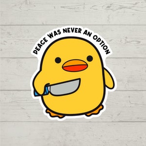 以下が含まれることがあります： ナイフを持った黄色の漫画のひよこ。周りに「Peace was never an option」という文字が書かれている。