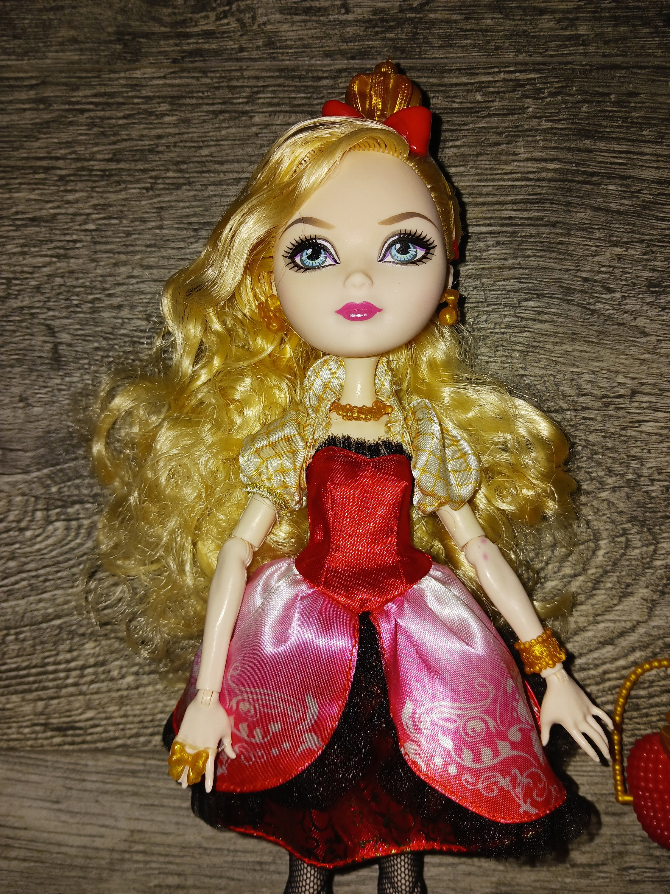 Unique and Funky Gifts: Ever After High Dolls - Apple White