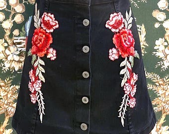 Minissaia jeans elástica vintage Y2K com apliques florais (XS)