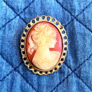 Vintage Gold-tone Cameo Brooch