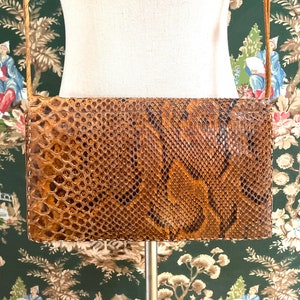 Bolso de hombro vintage de piel de serpiente marrón de los años 70