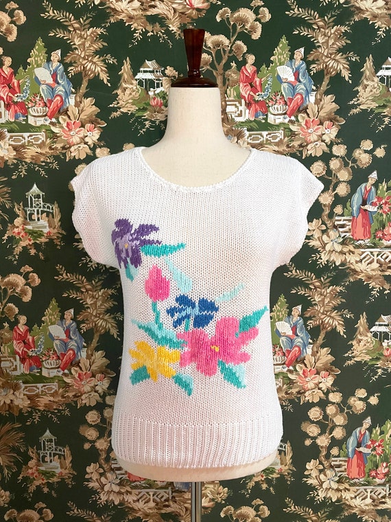 1980s Vintage Short Sleeve Sweater with Floral De… - image 2