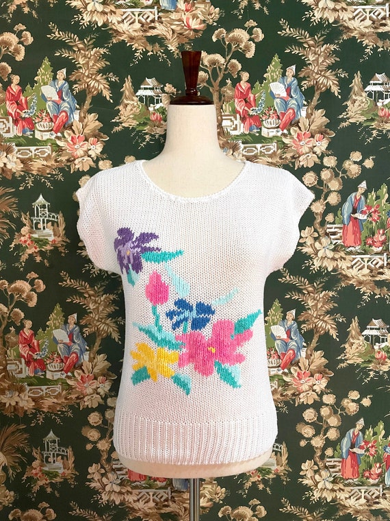 1980s Vintage Short Sleeve Sweater with Floral De… - image 1