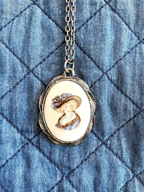 1980s Vintage Portrait Pendant with Mirror on Reve