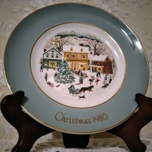 Lovely Vintage 1980 Gold Rimmed Avon Eighth Edition &quot;Country Christmas&quot; Collectors Plates by Enoch Wedgewood England