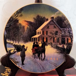 Avon 1988 Collectible Christmas Plate &quot;Home For The Holidays&quot; Sleighride Winter Scene