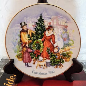 Vintage Avon 1990 &quot;Bringing Christmas Home&quot; Collectable Christmas Plate