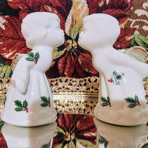 Adorable Set of Kissing Angels Salt and Pepper Shakers Formalities Made by Braum Bros