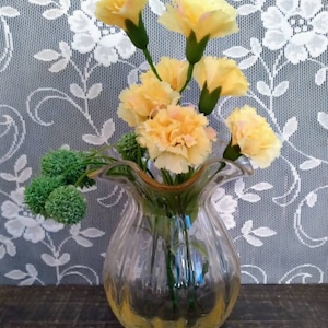 Gorgeous Vintage Crystal Ribbed Yellow Glass Ruffle Murano Style Fenton Hand Blown Vase