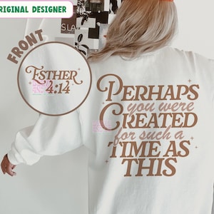 Puede incluir: Sudadera blanca con texto marrón que dice "Perhaps you were created for such a time as this".