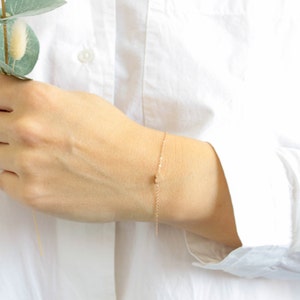 Zartes Armband mit Herzanhänger, filigranes Armkettchen in Gold, Silber oder Roségold, Geschenk für Freundin, Schwester & Muttertag