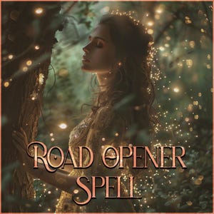 Könnte beinhalten: Eine Frau in einem goldenen Kleid steht in einem Wald mit leuchtenden Lichtern. Der Text "ROAD OPENER SPELL" ist über das Bild gelegt.