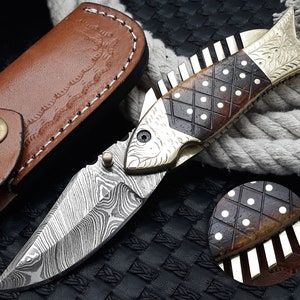 Handmade Damascus Fish Pocket Folding Skinning Knife: Your Ultimate Companion for Camping, Hunting, and the Great Outdoors