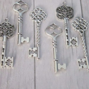 6 Pcs Vintage Style Ornate Steampunk Large Antique Silver Color Metal Key Charm DIY Santa