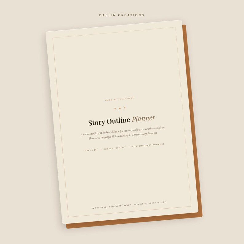 Pu&ograve; includere: Una copertina per agenda digitale color crema intitolata Story Outline Planner di Daelin Creations. Il testo include An annotatable beat-by-beat skeleton for the story only you can write, Three Acts, Hidden Identity, Contemporary Romance, 34 Chapters.