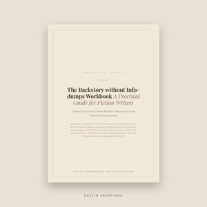 Pu&ograve; includere: Un quaderno di esercizi beige intitolato The Backstory without Info-dumps Workbook A Practical Guide for Fiction Writers. La copertina presenta testo nero con grazie, un sottotitolo e un paragrafo descrittivo sulla scrittura, con Daelin Creations in basso.