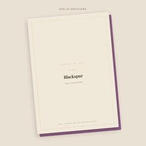 Op de afbeelding: Een rechthoekig document met een cr&egrave;mekleurige achtergrond en een donkerpaarse rand. De tekst luidt Daelin Creations, Blackspur, Horror One-of-One World en 4 Pages Clickable Tabs DaelinCreations.Etsy.Com in een strak, donker lettertype.