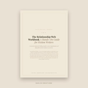 Op de afbeelding: Een beige werkboekomslag met de titel The Relationship Web Workbook A Hands-On Guide for Fiction Writers. De tekst bevat een beschrijving van de inhoud, vermeldt 4 secties, Goodnotes ready en de merknaam Daelin Creations.