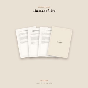 K&ouml;nnte beinhalten: Ein Story-Outline-Dokument mit dem Titel Threads of Fire, bestehend aus einem beigen Einband und drei Innenseiten mit Text. Das Dokument umfasst 32 Seiten und ist mit Daelin Creations beschriftet. Das Layout ist klar mit dunklem Text.