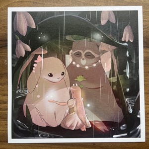妖精キャラクターのイラストプリント - 手描きのファンタジーキャラクターの心地よい雨の日のアートプリント