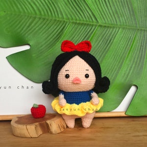 Modèle PDF Amigurumi Petite Blanche-Neige par JaeyunChan Poupée au crochet faite main faisant des jouets en peluche princesse jolie fille potelée Jouets artisanaux bricolage