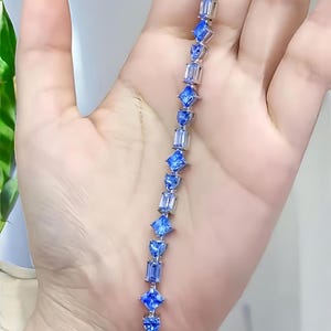 Blauer Saphir Armband: Handgefertigtes Sterling Silber, Glamouröses Geschenk