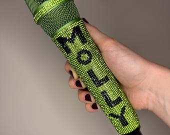 シルバーとディープピンクのキラキラ光るワイヤレスマイク、名前入り