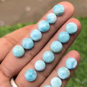 Bellissimo Larimar 100% Larimar naturale di prima qualità Cabochon liscio Forma rotonda Dimensioni 7-8 MM 16 pezzi Cabochon Pietra preziosa per la creazione di gioielli