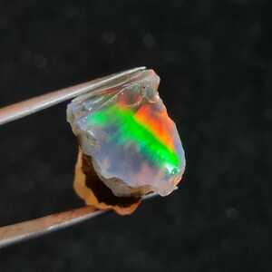 Topkwaliteit opaal vuur ruw, 20x17x12 MM, 17,15 karaat. Multi Fire Opal Row Nuggets, Multi Fire Flashy Oily Opal Rough.