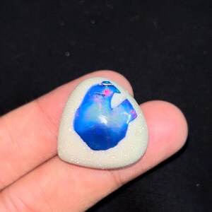 Cabochon lisse opale mystique de qualité supérieure en forme de coeur taille 24x25x10 MM 1 pièce cabochon de pierre précieuse