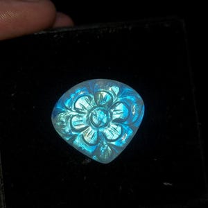 Cabochon blanc naturel de qualité supérieure en forme de coeur, sculpté à la main, taille 24 x 27 x 7 mm, 1 pièce.