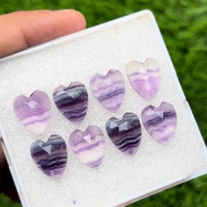 Cabochon en forme de coeur taillé en rose d'un côté en fluorite naturelle de qualité supérieure, taille 14 x 10 mm, pierre précieuse de 8 pièces.