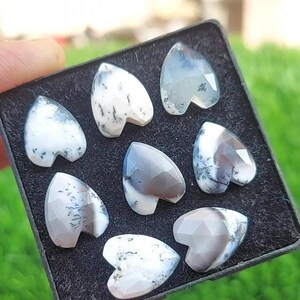 Agate dendritique naturelle de qualité supérieure 100 % rose sur un côté en forme de coeur taille 14 mm Cabochon de 8 pièces.