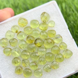 Péridot naturel de qualité supérieure, un côté, cabochon taillé en rose en forme de coeur, taille 5-7 MM, pierre précieuse cabochon de 29 pièces