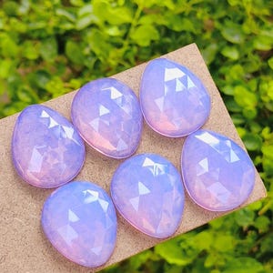 100% quartz lavande de qualité supérieure taillé en rose sur un côté, forme fantaisie, taille 25 x 20 mm, 5 pierres précieuses cabochon.