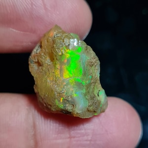 Topkwaliteit opaal vuur ruw, 21x14x13 MM, 20,20 karaat. Multi Fire Opal Row Nuggets, Multi Fire Flashy Oily Opal Rough.