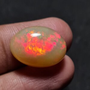 Grande cabochon di opale etiope 14.10 carati Circa ottobre Pietra portafortuna calibrata Dimensioni 19x14x9 MM Grande opale Fare gioielli