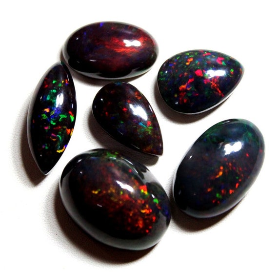 Opale Noire Et Multicolore D'Éthiopie - 1,01 Carat - Naturelle - 9 X 6,2 Mm