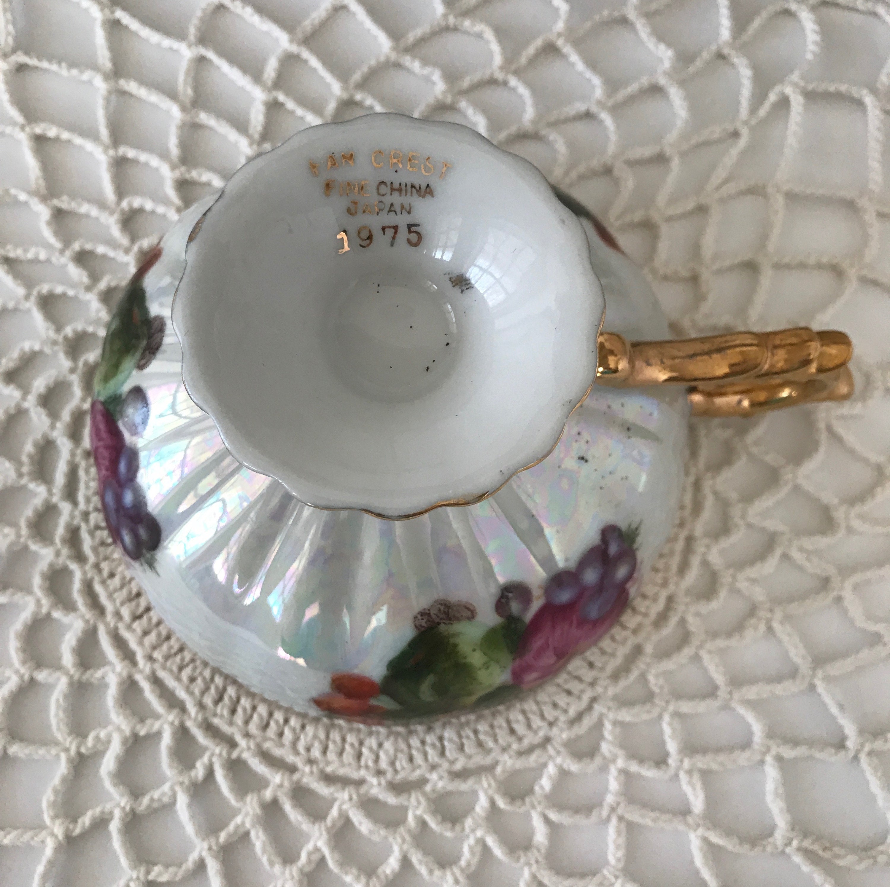 Iridescent Luster White FAN CREST 1975 Vintage JAPAN Gold