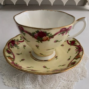Vintage ROYAL ALBERT Ruby Celebration Old Country Roses Yellow Rosebud Tea Cup & Saucer England