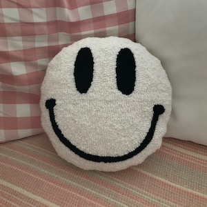 Smiley Pillow, Smiley Face Pillow,  trendy throw pillow, aesthetic pillow, tufted pillow, Punch Needle Pillow, Decorative Pillow,Cool Pillow