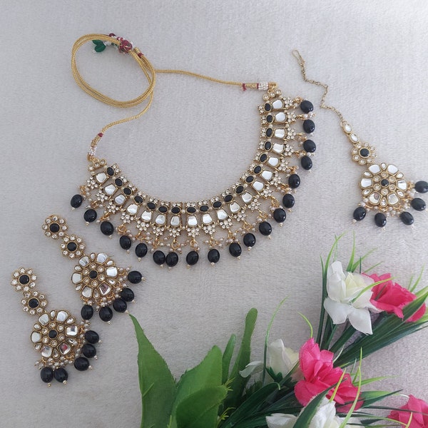 Traditional Kundan Gold Finish Necklace Set in Black Color / Indian Jewelry / Indian Jewellery / Party Wear / Bollywood / Bridal Wear