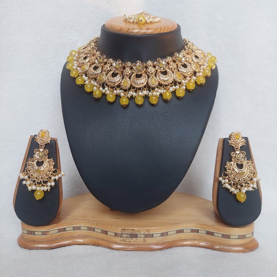 Necklace maang outlet tikka and earrings