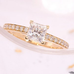 Juego de anillos de compromiso de moissanita de corte princesa de 1 ct, juego de novia de corte princesa de 1,35 TCW, alianza de boda con engaste de canal, anillo de corte princesa Forever One